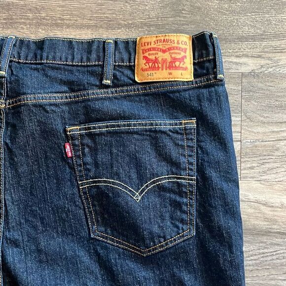 Levi’s 541 Dark Wash Athletic Fit Jeans Size 50x28.5 - Picture 4 of 6